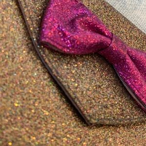 Shimmering clutch bag with bow